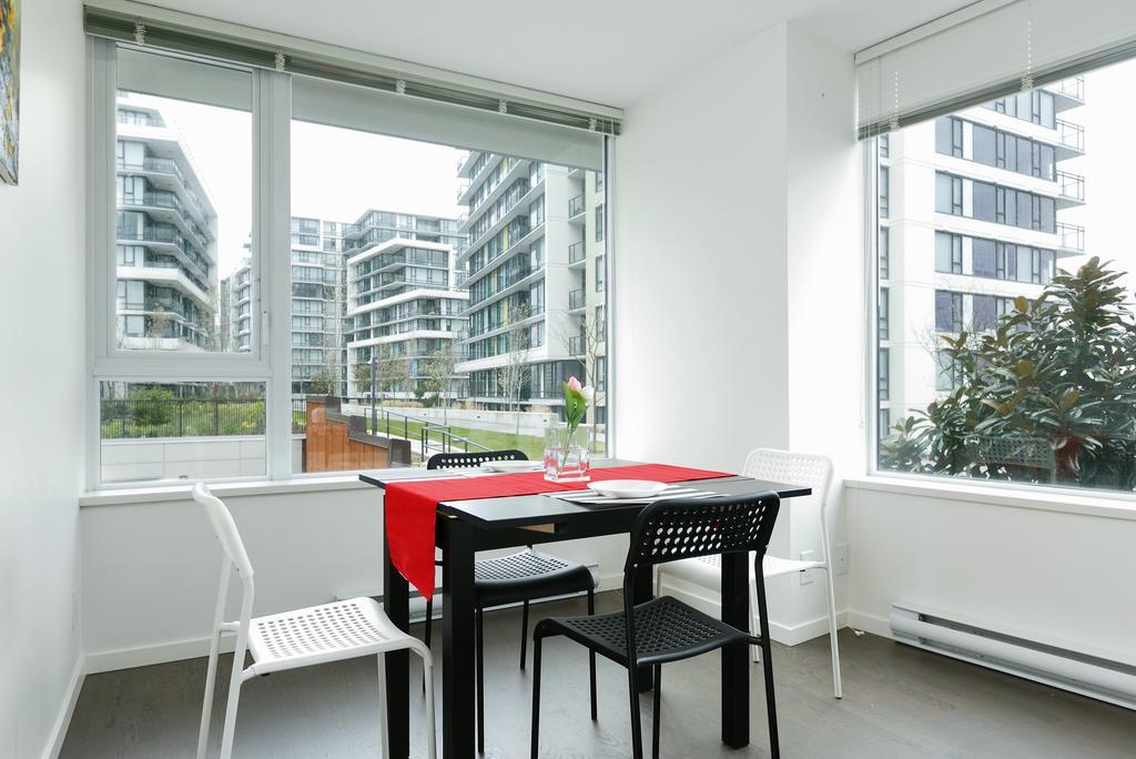 Pristine 2Bdr 2Ba Condominum In Richmond Centre Luaran gambar